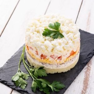 plato de ensaladilla rusa